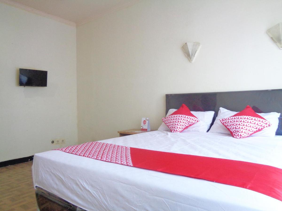 Oyo 2568 Orion Hotel Manado Bagian luar foto
